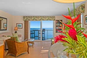 Smart-TV, DVD-spiller, bøker og musikkbibliotek