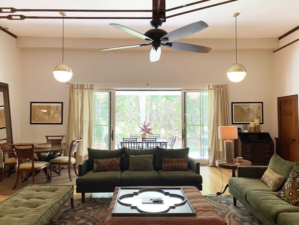 Smart TV, fireplace, books, offices