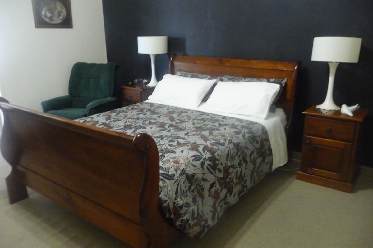 Main Queen Bedroom | 3 bedrooms, premium bedding, down comforters, pillowtop beds