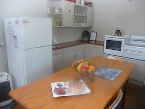 Three Bedroom House | Private kitchen - Country Bakehouse Accommodation (Spalding)