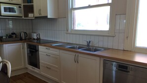 Appartement, 2 slaapkamers | Privékeuken | Een koffiezetapparaat/waterkoker, een waterkoker