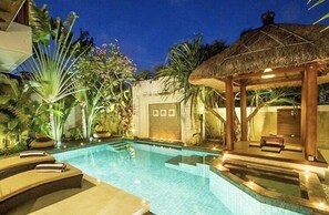Hồ bơi ngoài trời 