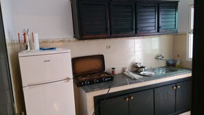 Batterie de cuisine, vaisselle et ustensiles