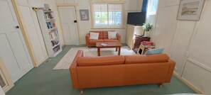 TV, DVD player, books, stereo