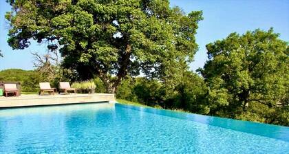 Villa BelSentiero in the Val d'Orcia with infinity pool. Sleeps 10 in 5 rooms