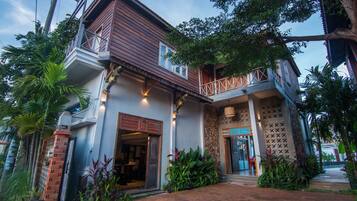 Mặt tiền nơi lưu trú