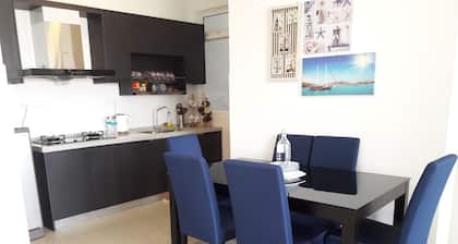 3BR2B Homestay with pool view, 2 Free parking,Free Gym Access