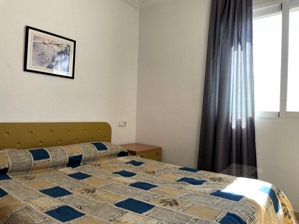 2 bedrooms, iron/ironing board, bed sheets