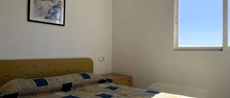 2 Schlafzimmer, Bügeleisen/Bügelbrett, Bettwäsche