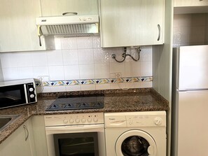 Frigorifero, microonde, forno, macchina per tè/caffè