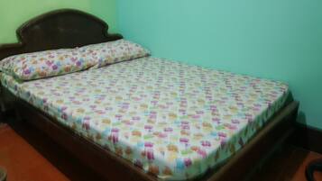 Ferienhaus, 3 Schlafzimmer (Front) | 3 Schlafzimmer, Schreibtisch, kostenloses WLAN