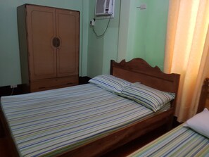 Ház, 3 hálószobával (Front) | 3 hálószoba, íróasztal és ingyenes wifi