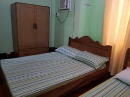 Casa, 3 habitaciones (Front) | 3 dormitorios, escritorio, wifi gratis