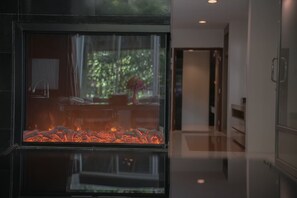 Nhà có tầm nhìn toàn cảnh, quang cảnh hồ bơi, cạnh hồ bơi | Khu vực ăn uống tại phòng