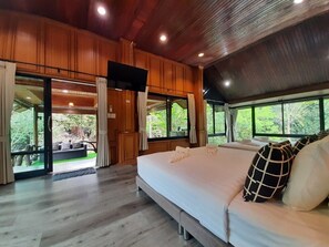 Signature Studio, Canal View - Pets not allowed | Blackout drapes, free WiFi, bed sheets - Khaoyai Paradise on Earth (Pak Chong)