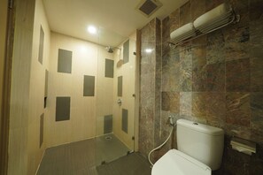 Deluxe Twin Room | Minibar, in-room safe, desk, blackout drapes - Ayola Sentosa Palembang (Palembang)