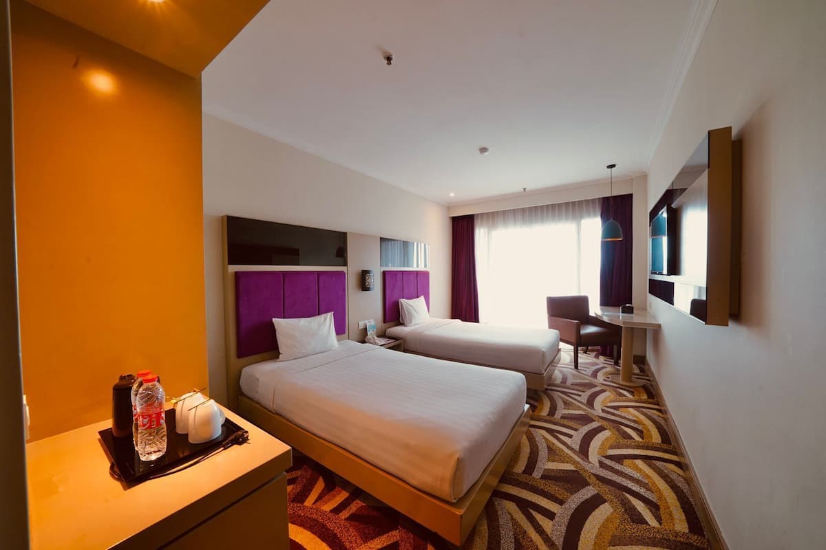 Habitación superior con 2 camas individuales | Minibar, caja de seguridad en la habitación y escritorio