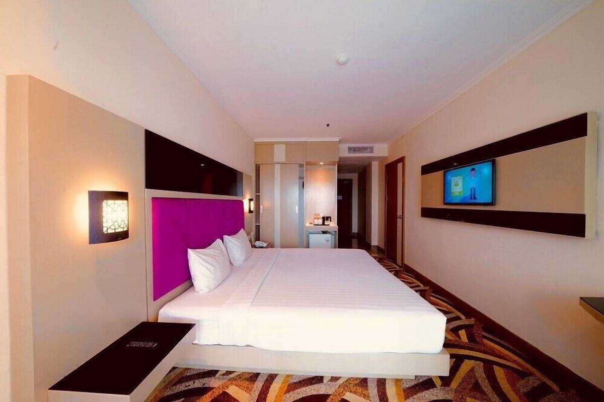 Minibar, in-room safe, desk, blackout curtains