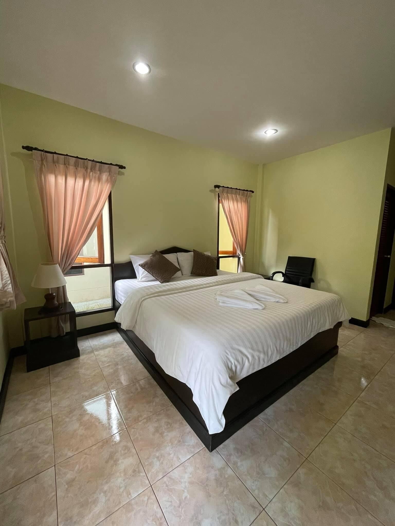 In-room safe, free WiFi