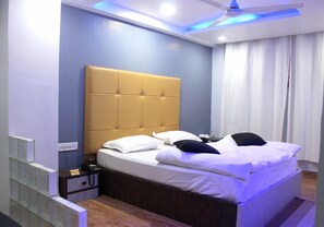 Deluxe Double Room, 1 King Bed - Toppers corner-A Boutique Garden Resort (Abu Road)