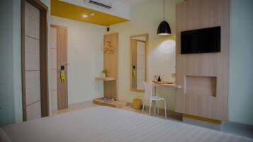 Chambre Simple Deluxe, 1 très grand lit | Bureau, rideaux occultants, Wi-Fi gratuit