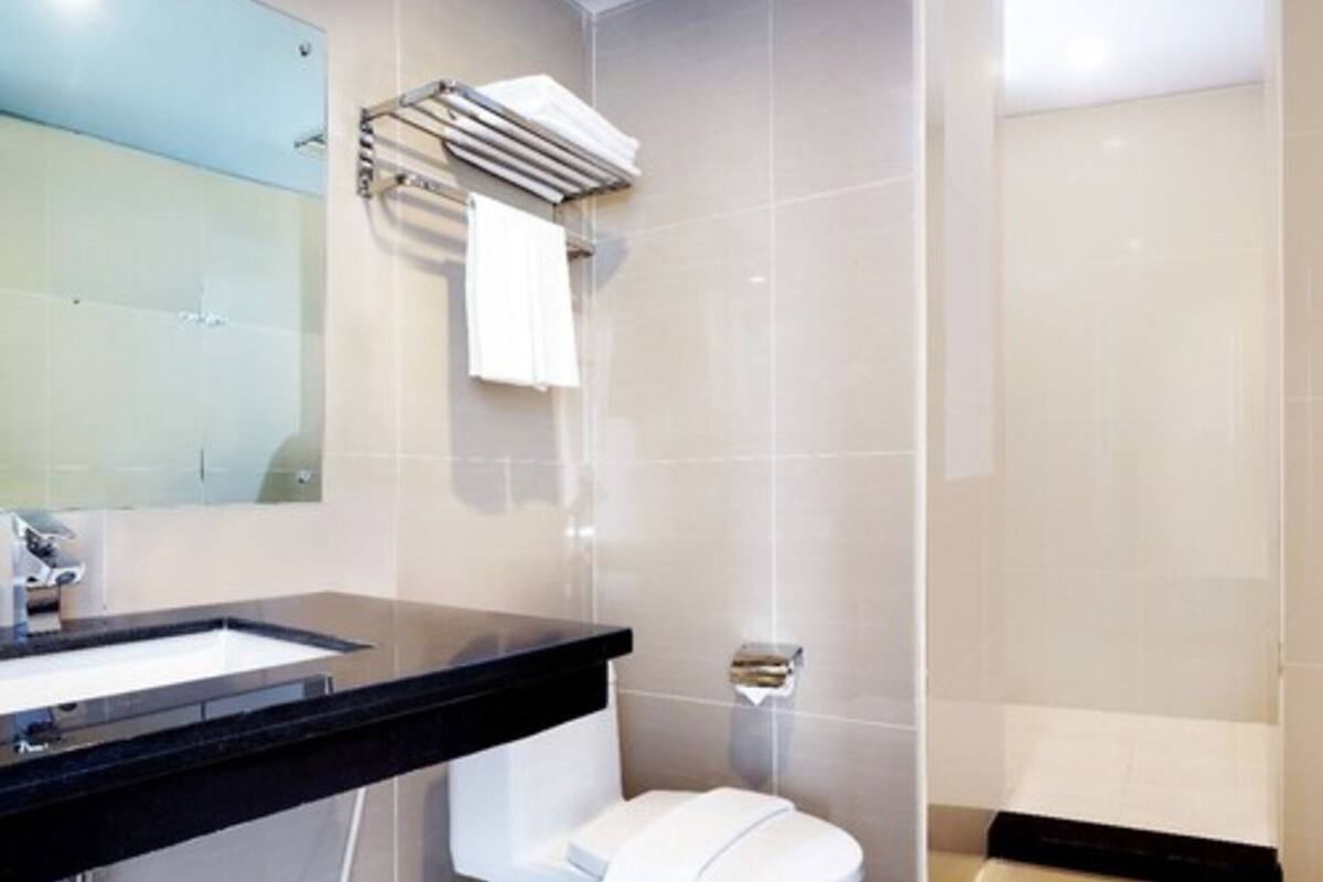 shower, free toiletries, slippers, towels