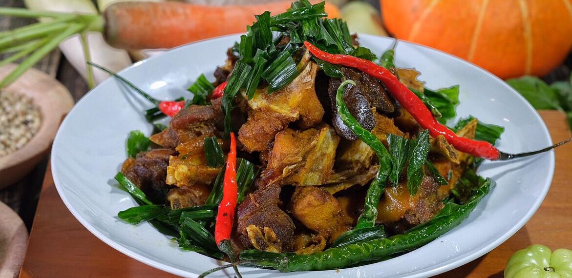 breakfast, lunch and dinner served