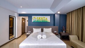 Business King Non Smoking | In-room safe, desk, soundproofing, iron/ironing board