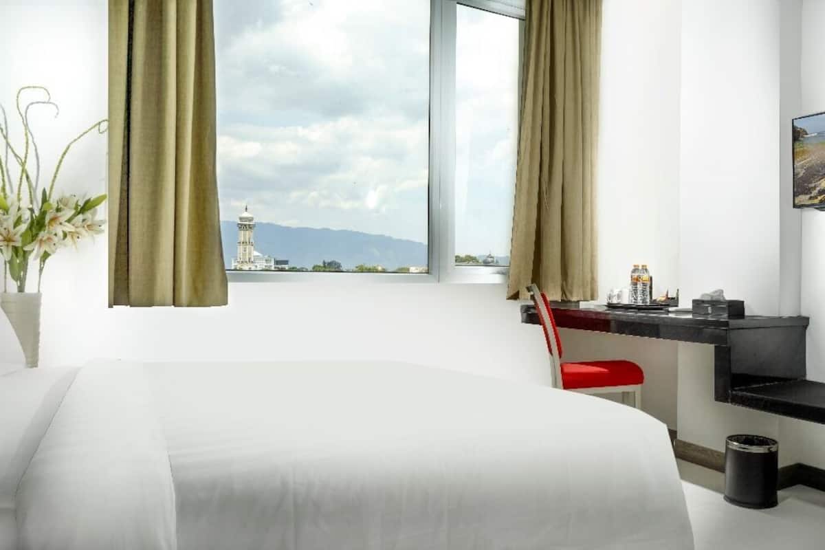 in-room safe, desk, soundproofing, iron/ironing board