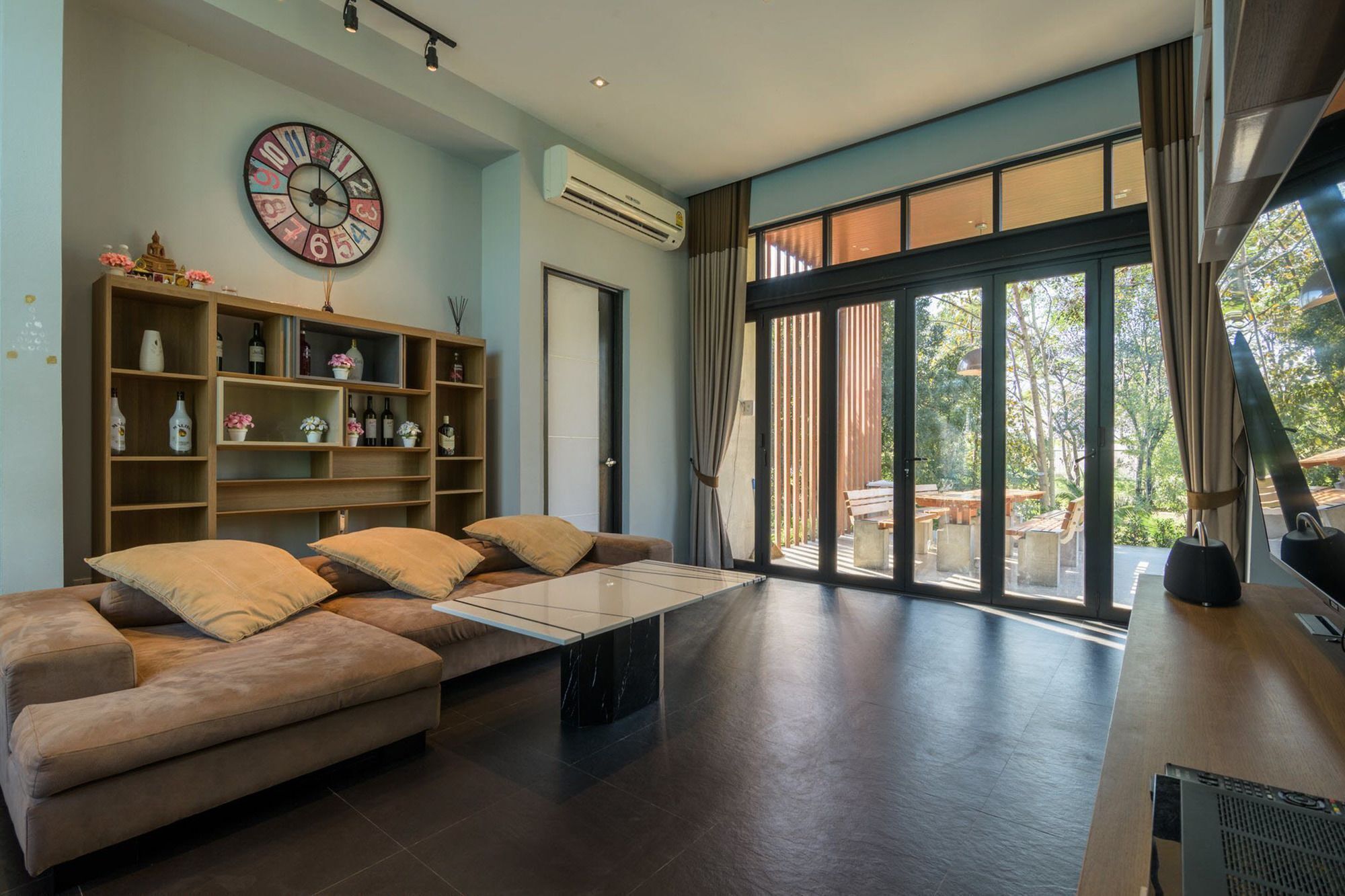 TV màn hình phẳng 