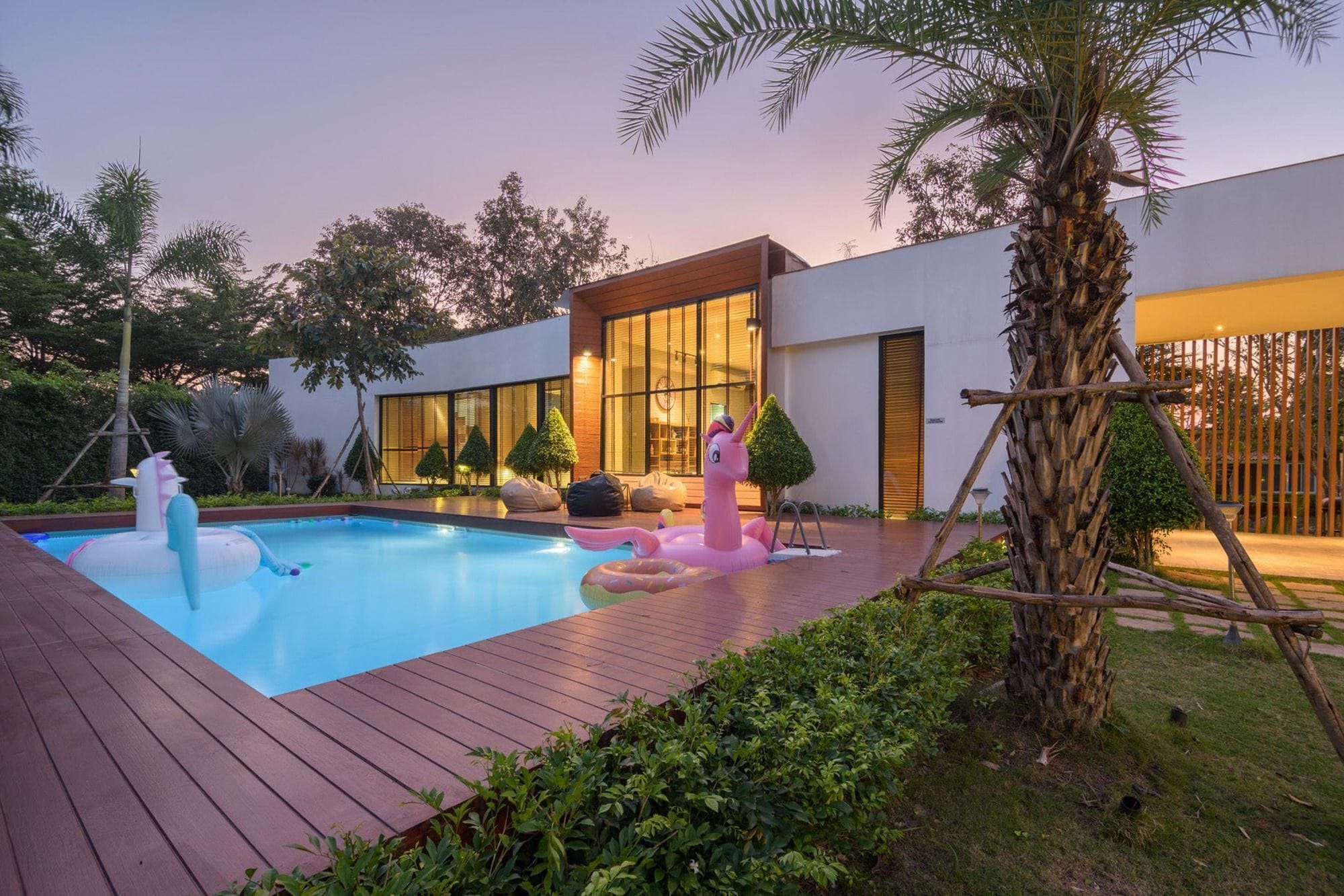 Hồ bơi ngoài trời 