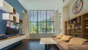 Flat-screen TV - We Home Resort (Pak Chong)