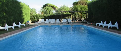 Piscina a l'aire lliure de temporada