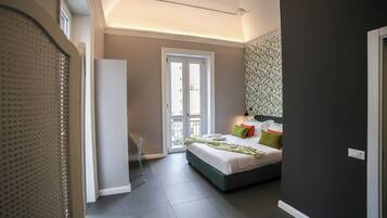 Deluxe-Doppelzimmer, Balkon, Stadtblick | Hochwertige Bettwaren, Pillowtop-Betten, Minibar, Zimmersafe