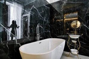 Suite, Balcony, City View | Bathroom - Family Affair (Palermo)