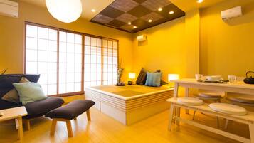 Private Vacation Home | Living room | Flat-screen TV