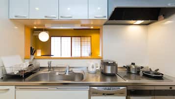 Private Vacation Home | Private kitchenette | Fridge, microwave, stovetop, dishwasher