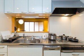 一棟貸し | 専用簡易キッチン | 冷蔵庫、電子レンジ、コンロ、食器洗い機