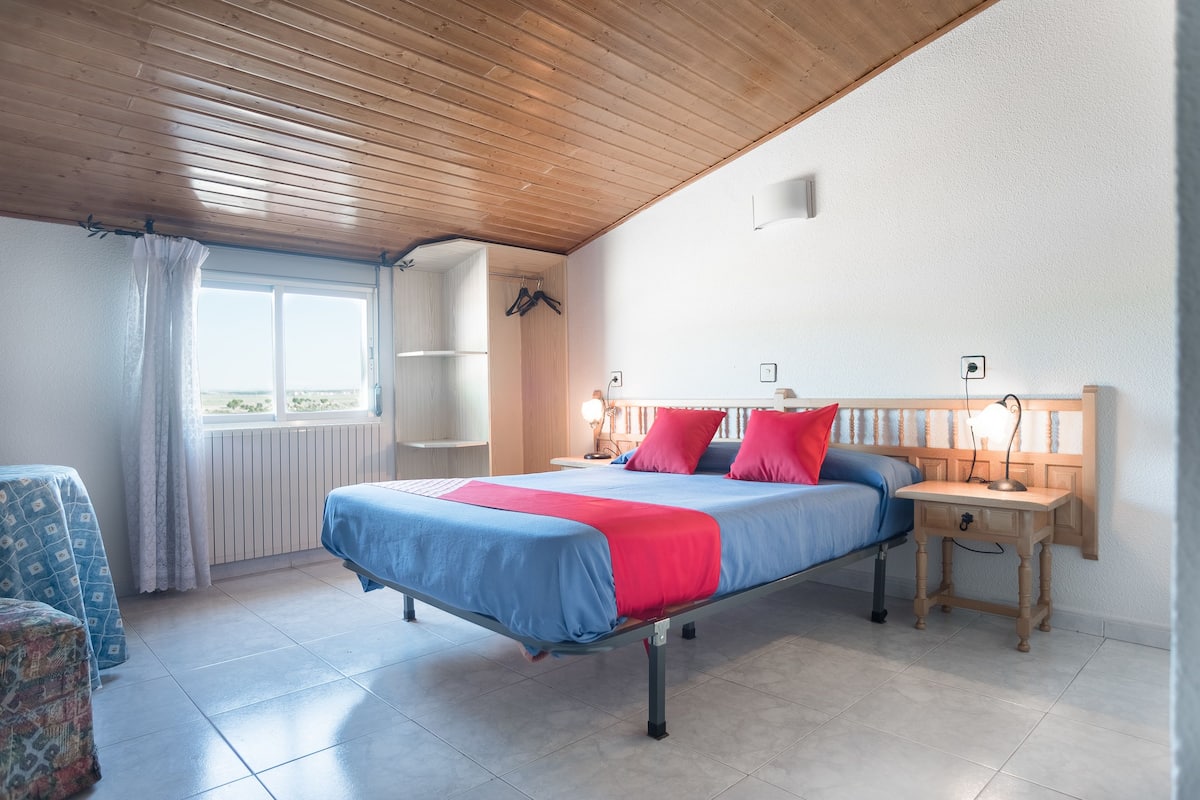 Double Room | Free WiFi, bed sheets