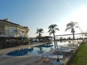 Utendørsbasseng