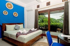 Double Room + 1 child | Desk, laptop workspace, blackout drapes, free WiFi - Hotel Bonne Nuit (Labuan Bajo)