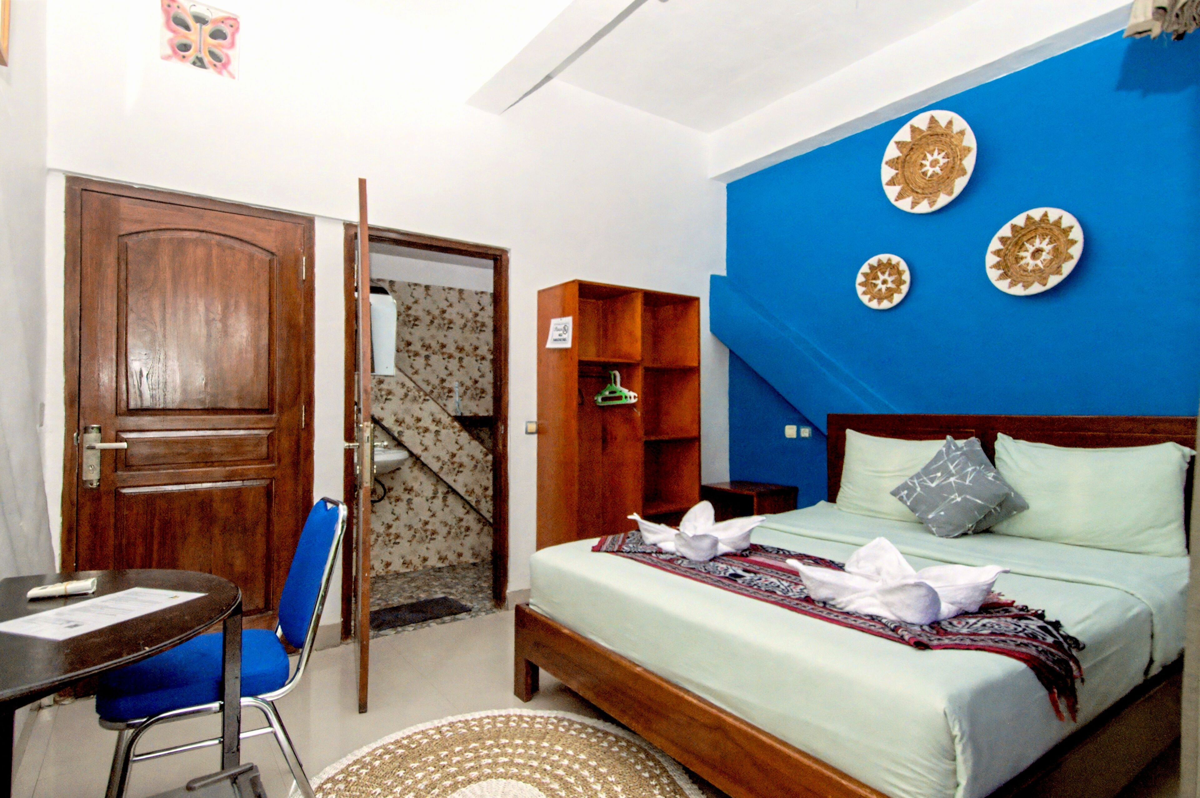 Double Room + 1 child | Bathroom | Shower, free toiletries, hair dryer, towels