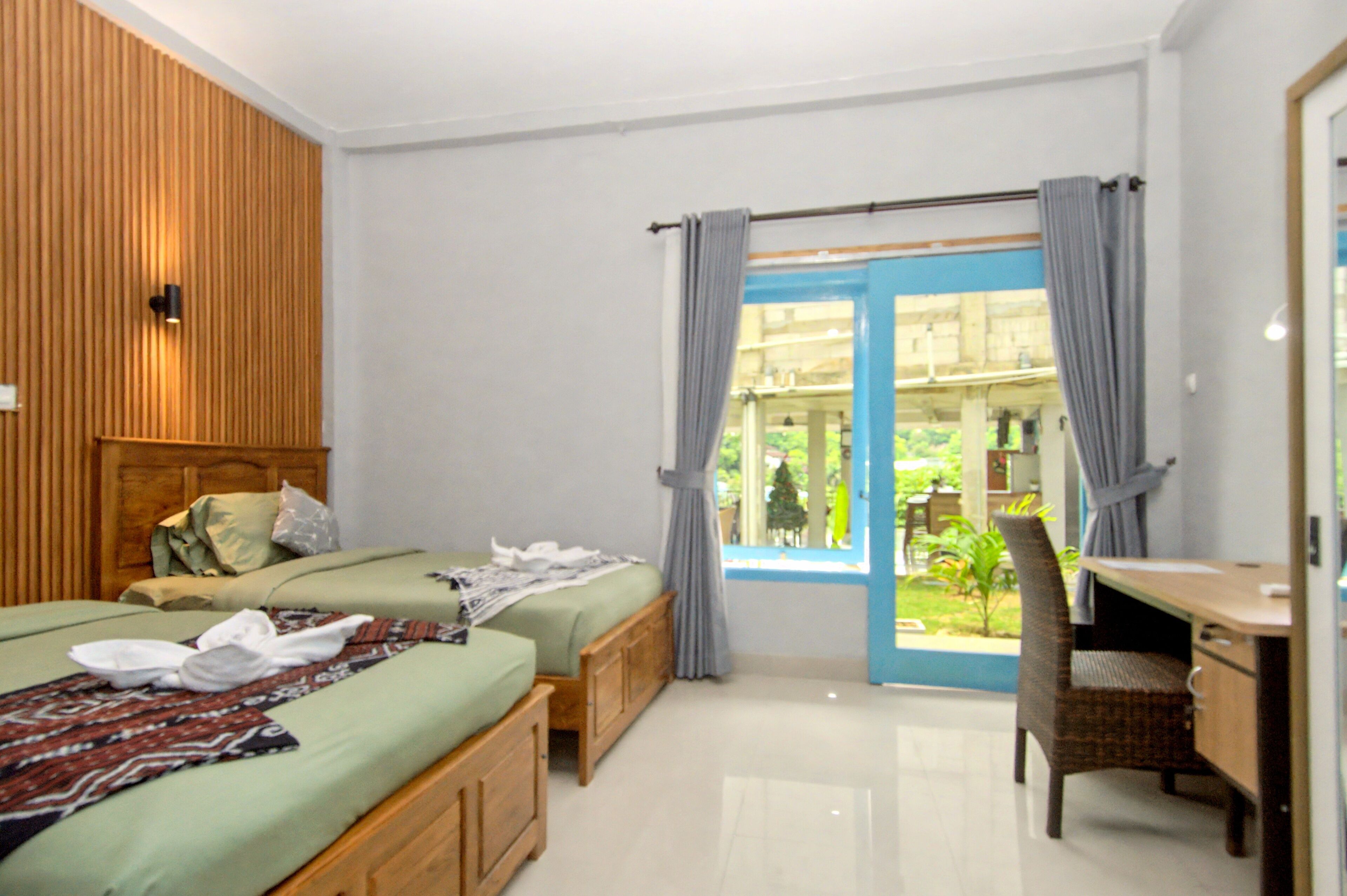 Standaard Twin kamer | Een bureau, een laptopwerkplek, verduisterende gordijnen, gratis wifi