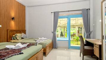 Standard Twin Room | Desk, laptop workspace, blackout drapes, free WiFi