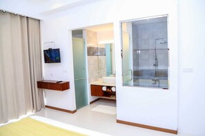 Shower, rainfall showerhead, towels - Apna Colombo (Sri Jayawardenepura Kotte)