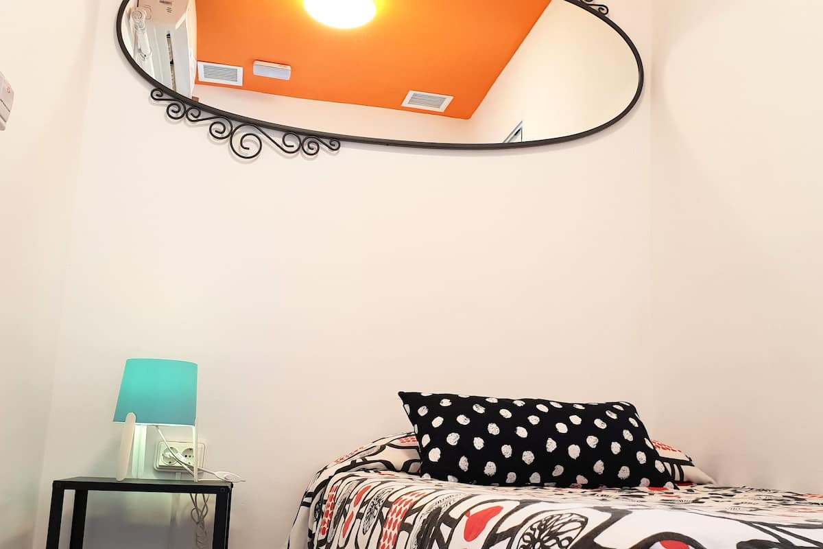 Singola Basic, 1 letto singolo | Con stile personalizzato, con arredamento individuale