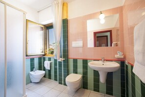 Shower, free toiletries, hair dryer, towels - S'Ustiarvu (Orosei)