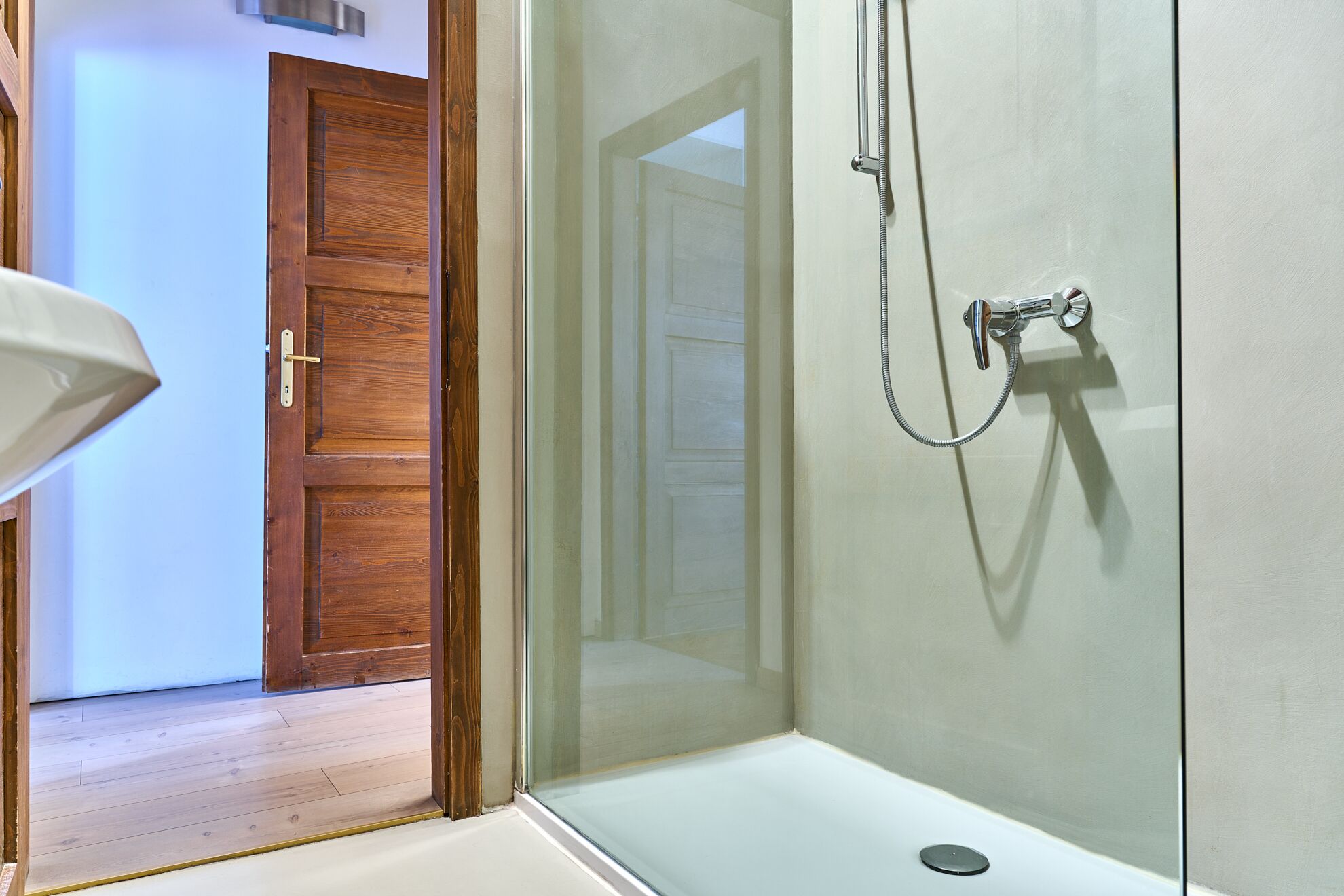 Dusche, kostenlose Toilettenartikel, Haartrockner, Bademäntel