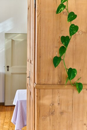 Petit déjeuner complet (10 EUR par personne)