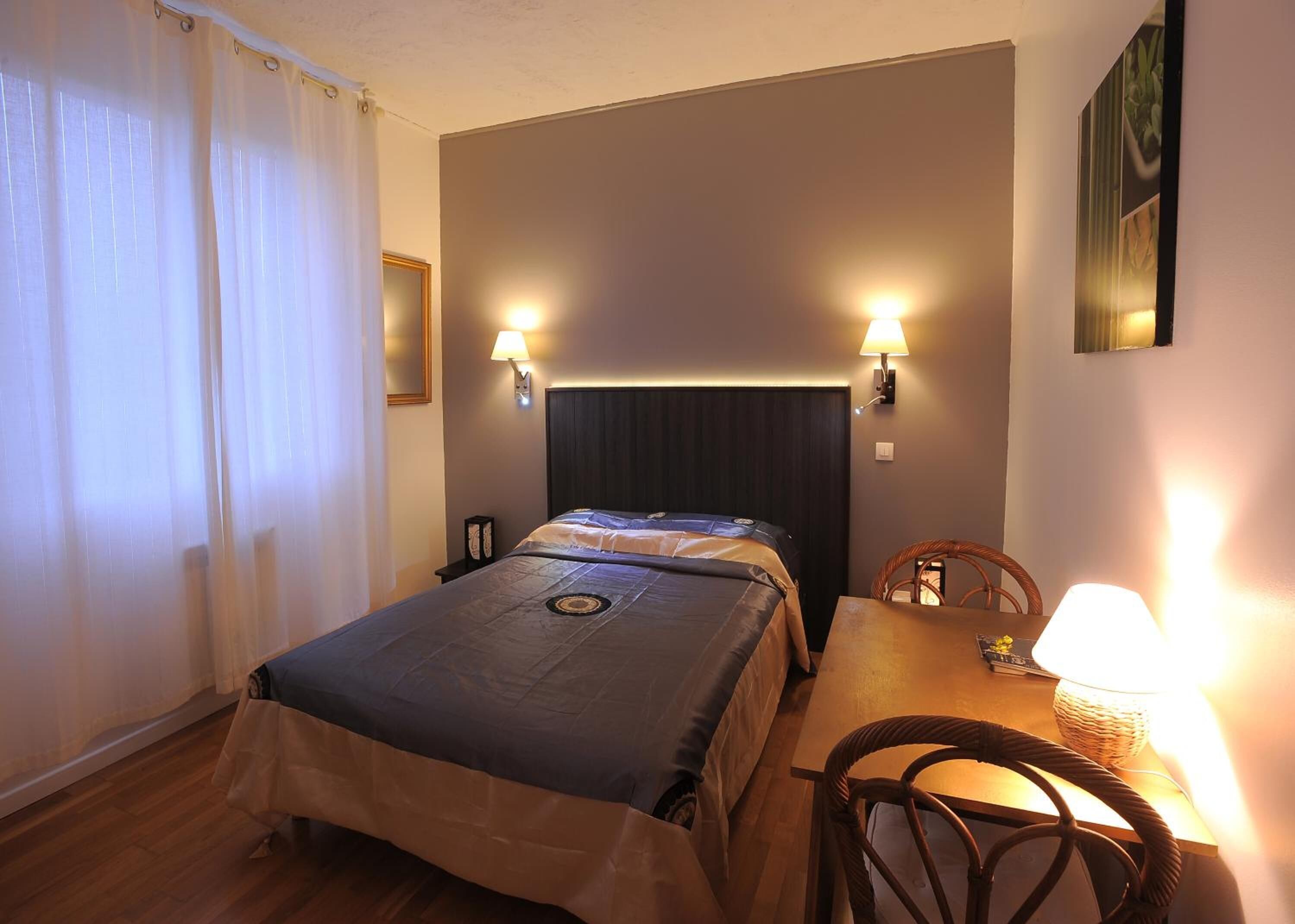 economy double room | 1 bedroom, individually decorated, individually furnished